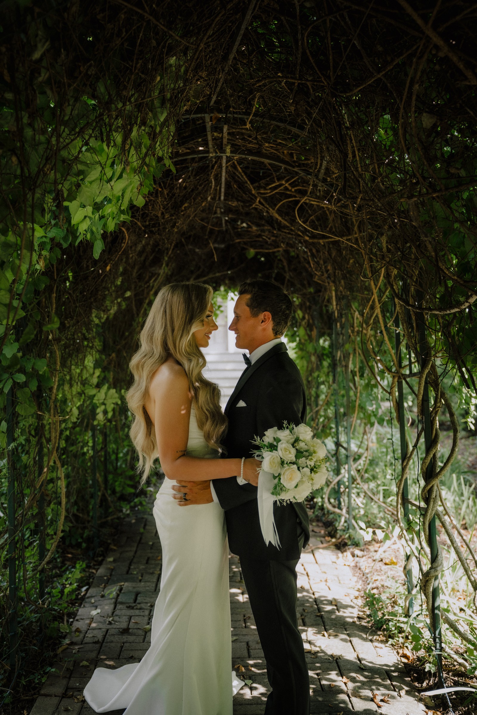 A kiss beneath the ivy arch